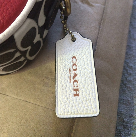 BNWT Disney Mickey Mouse X Keith Haring Badge Camera Crossbody - Picture 9 of 11